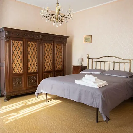 Lägenhet Bed & Roses Meni